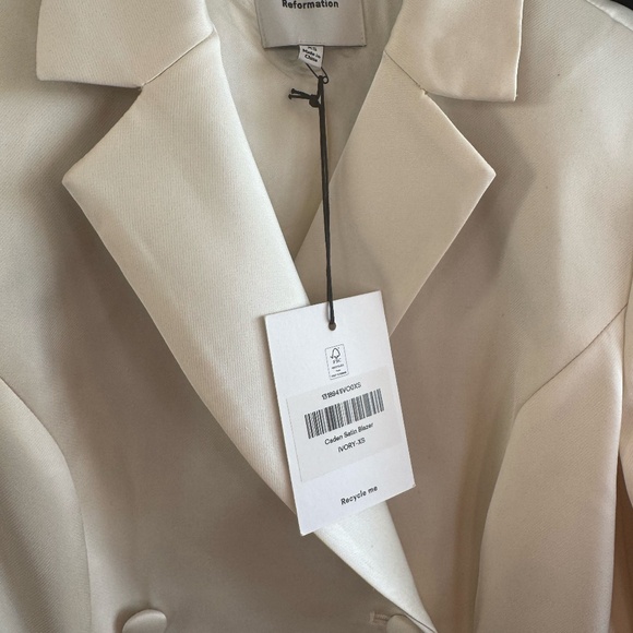 REFOMATION CADEN SATIN BLAZER IN IVORY - NWT (SIZE XS) - Picture 6 of 7